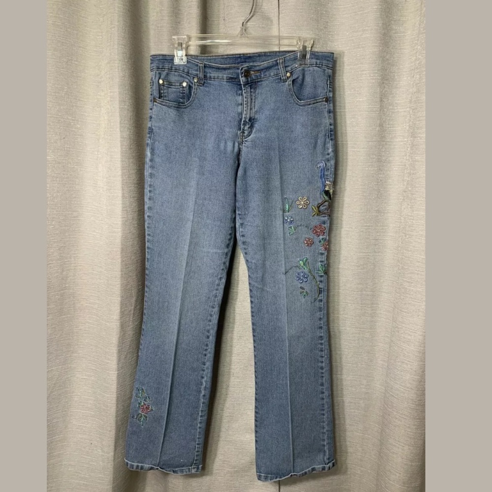 GET LUCKY LIGHT WASH BLUE JEANS SIZE 8